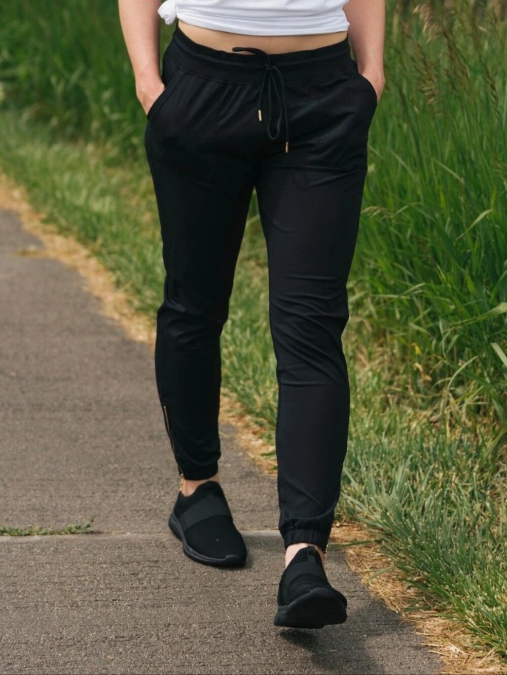 Zyia Black Peak Zipper Drawstring Jogger Pants - S